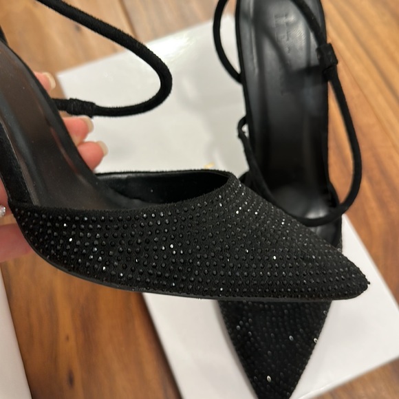 Black Pumps - Picture 2 of 6